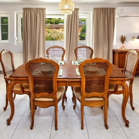 Topophilia Willa Monemvasía